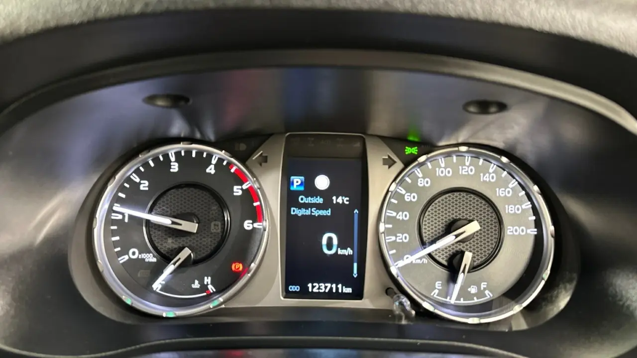 2020 Toyota Hilux Gallery Image 12