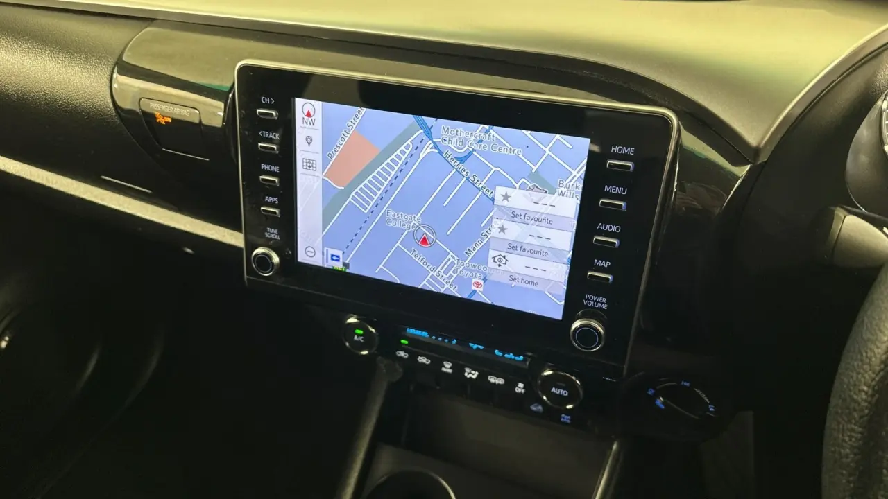 2020 Toyota Hilux Gallery Image 15