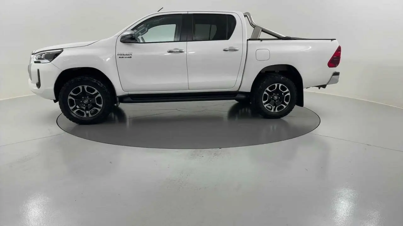 2020 Toyota Hilux Gallery Image 2