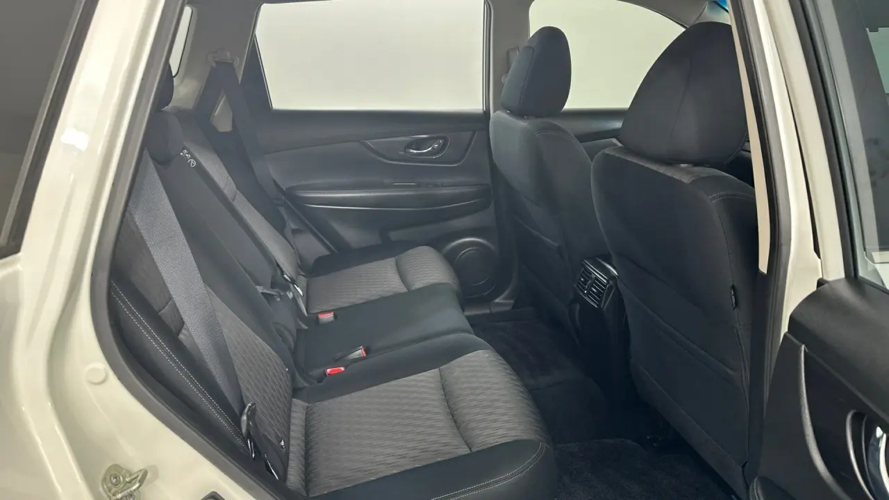 2020 Nissan X-Trail Gallery Image 15