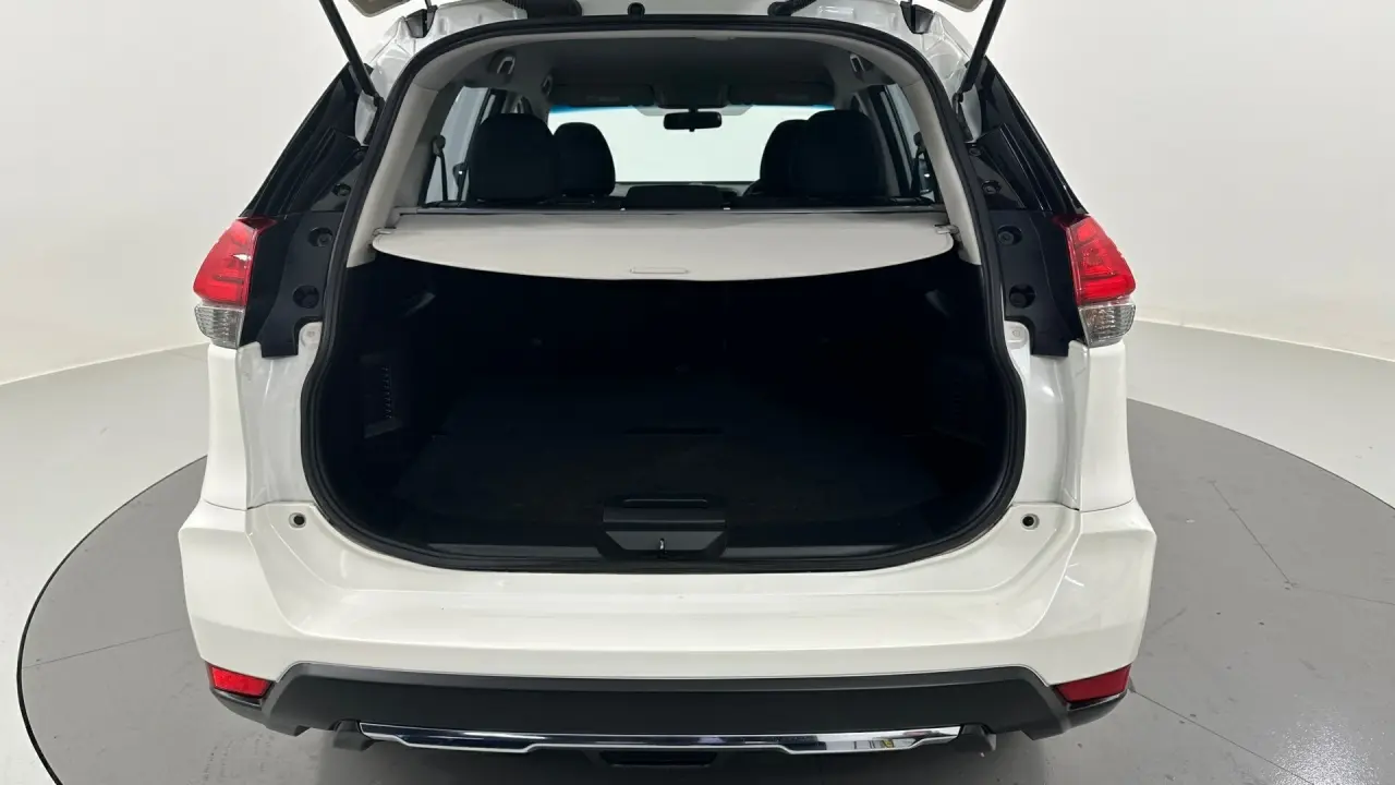 2020 Nissan X-Trail Gallery Image 17