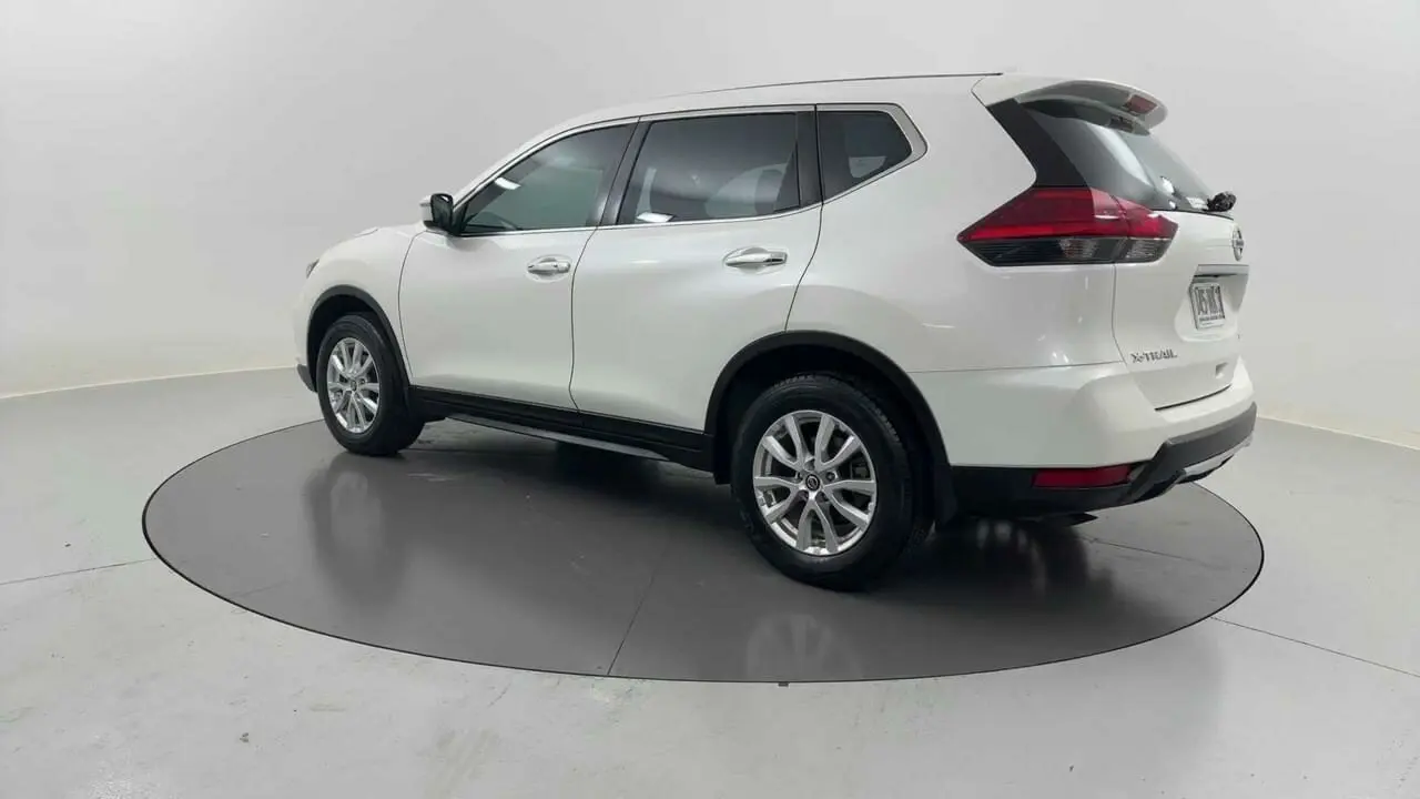 2020 Nissan X-Trail Gallery Image 3