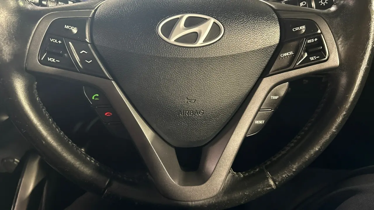 2013 Hyundai Veloster Gallery Image 12
