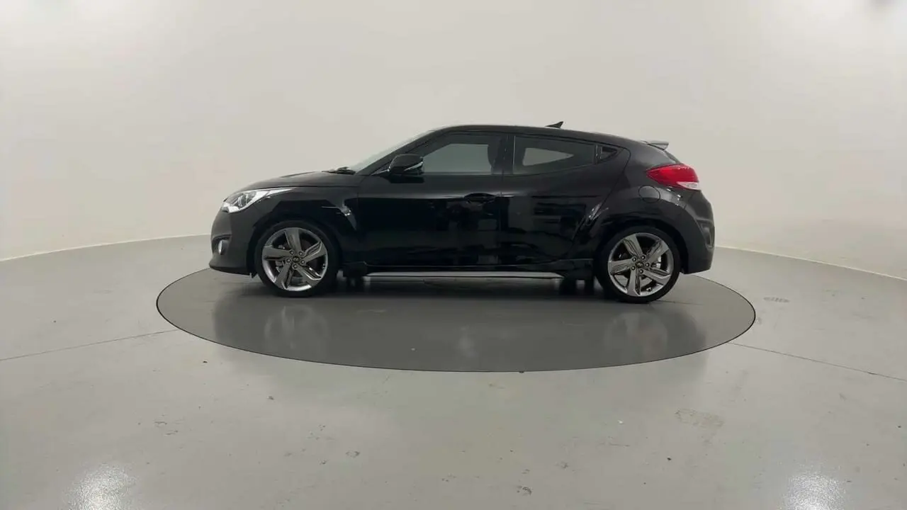 2013 Hyundai Veloster Gallery Image 2