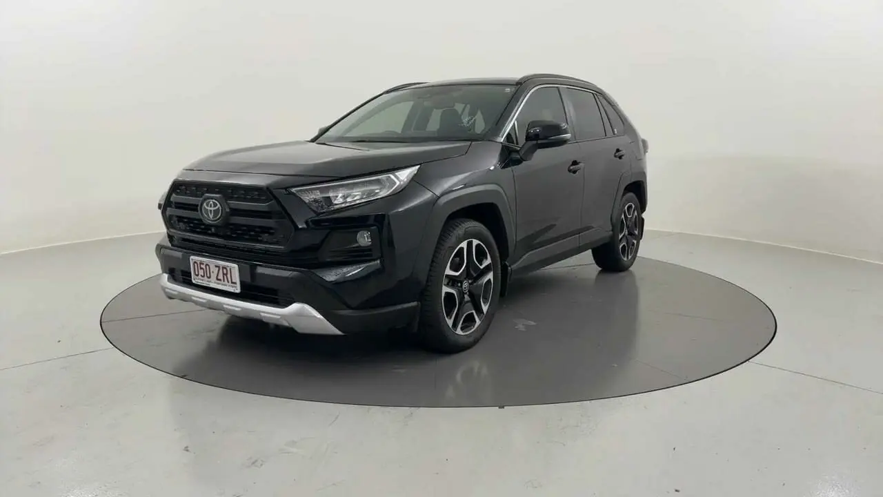 2020 Toyota RAV4 Gallery Image 1