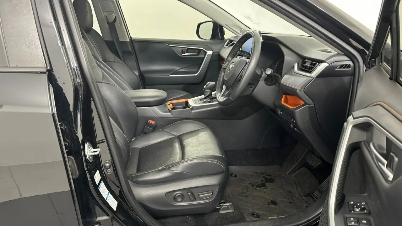 2020 Toyota RAV4 Gallery Image 12