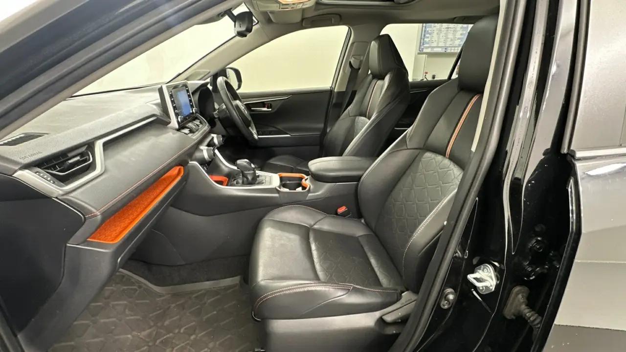 2020 Toyota RAV4 Gallery Image 15