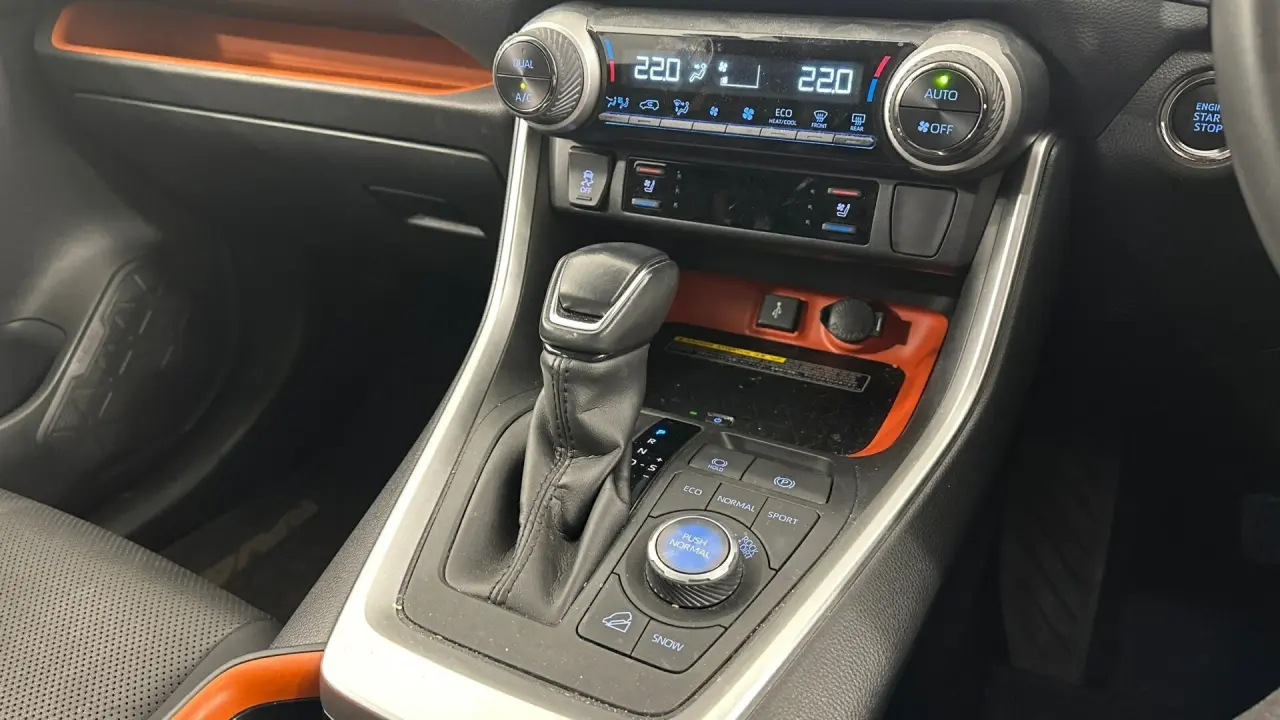 2020 Toyota RAV4 Gallery Image 16