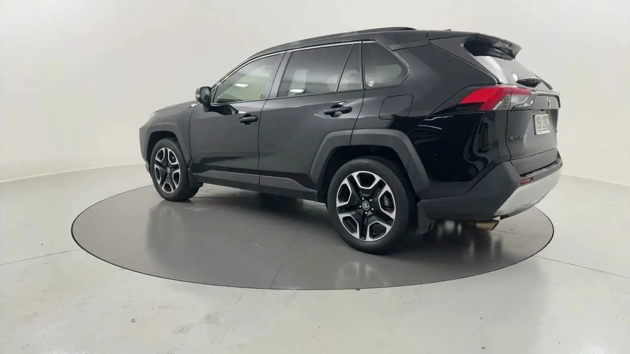 2020 Toyota RAV4 Gallery Image 3