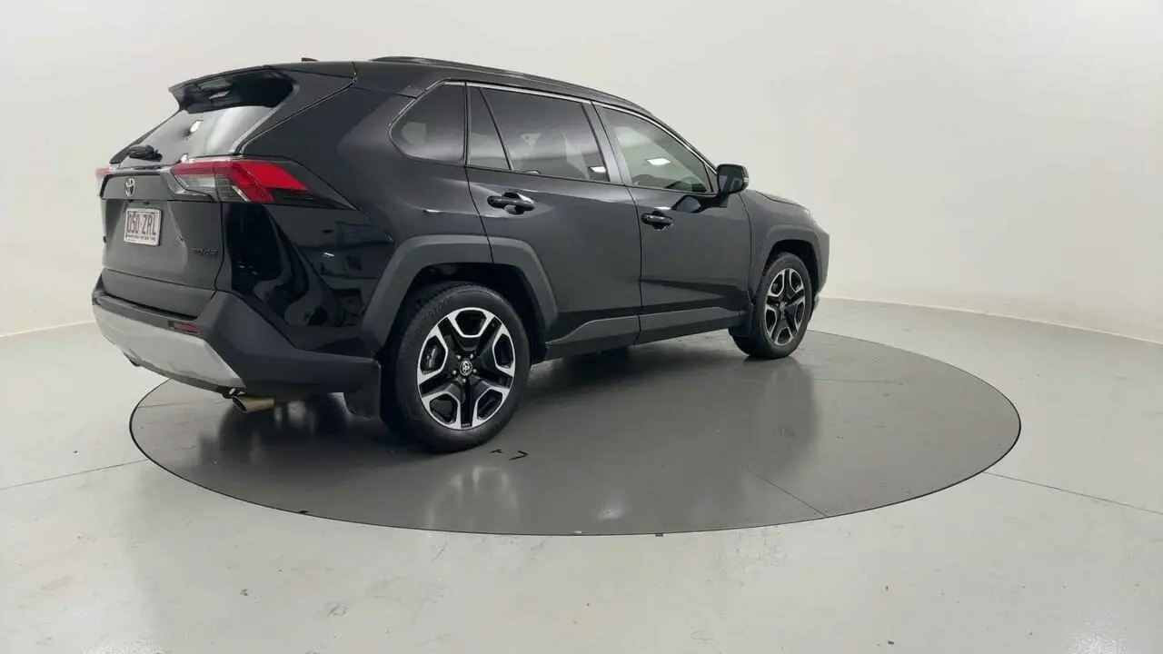 2020 Toyota RAV4 Gallery Image 5