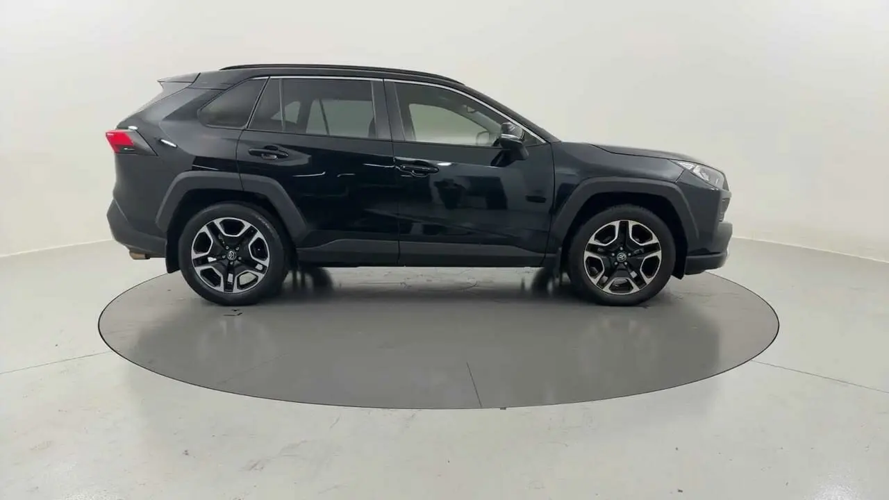 2020 Toyota RAV4 Gallery Image 6