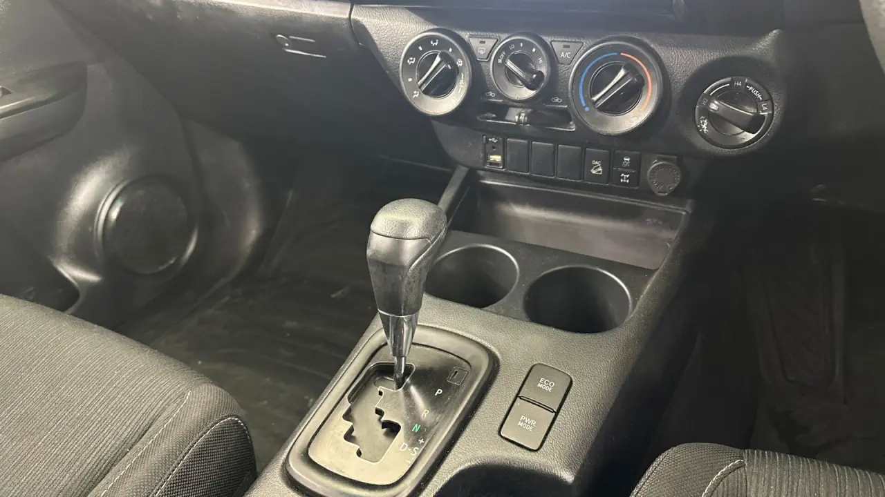 2021 Toyota Hilux Gallery Image 16