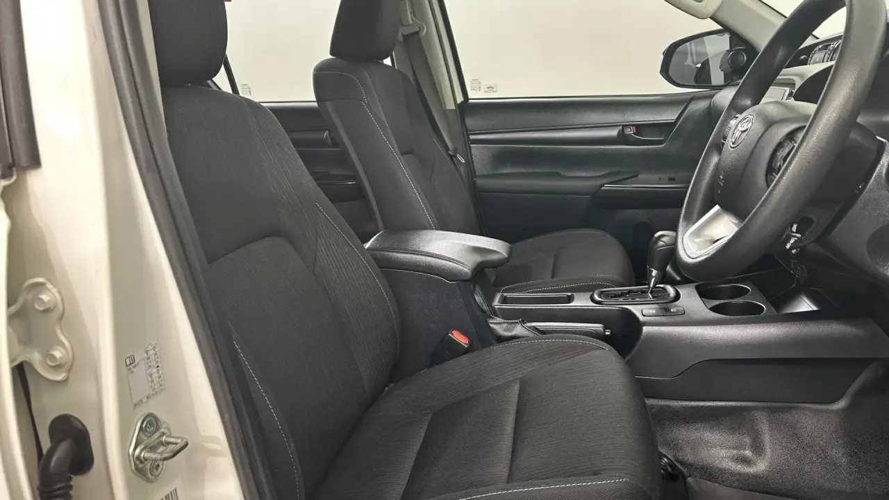 2021 Toyota Hilux Gallery Image 11