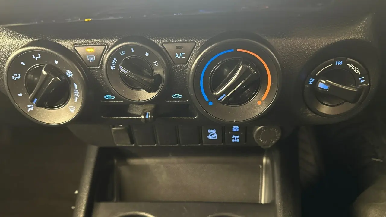 2021 Toyota Hilux Gallery Image 13
