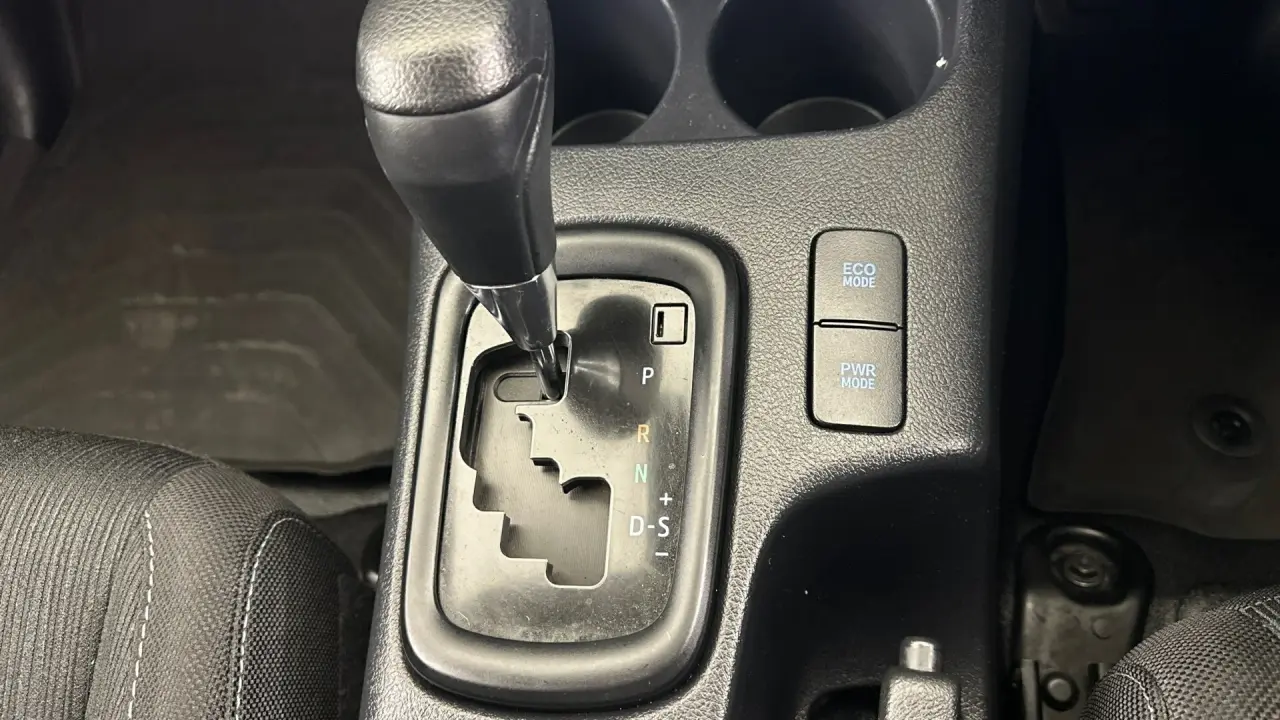 2021 Toyota Hilux Gallery Image 16
