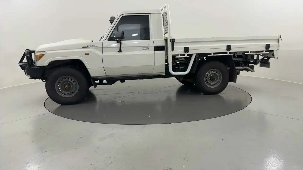 2018 Toyota Landcruiser Gallery Image 2