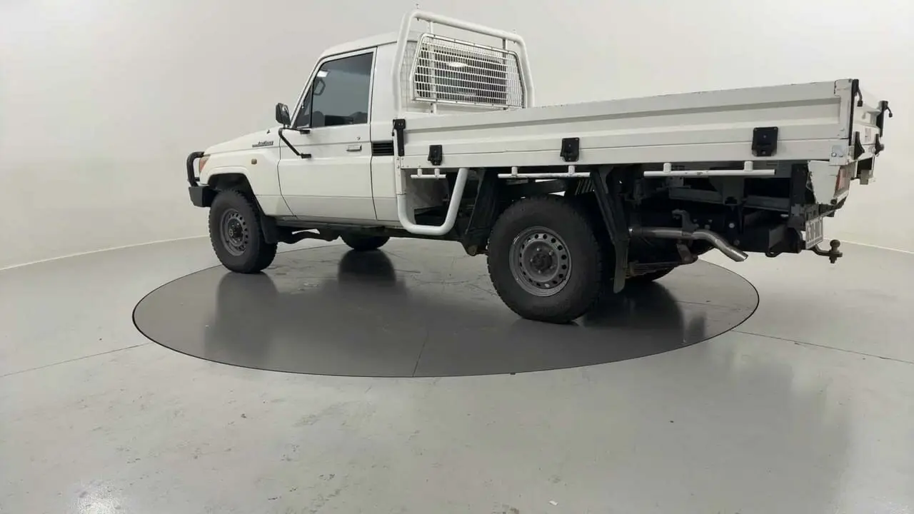 2018 Toyota Landcruiser Gallery Image 3