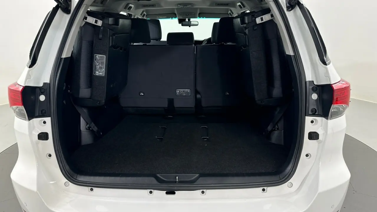 2021 Toyota Fortuner Gallery Image 18