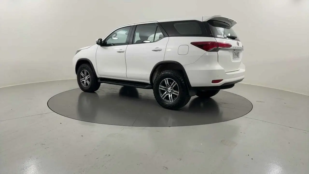 2021 Toyota Fortuner Gallery Image 3
