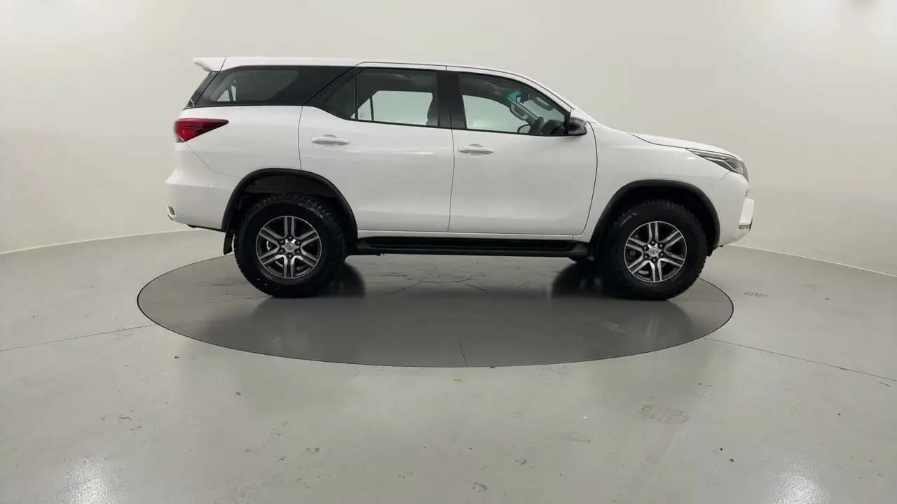 2021 Toyota Fortuner Gallery Image 6