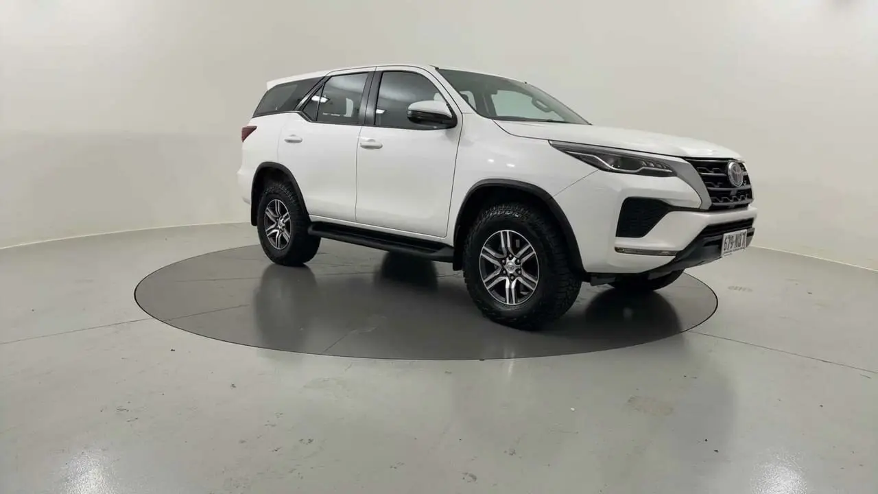 2021 Toyota Fortuner Gallery Image 7