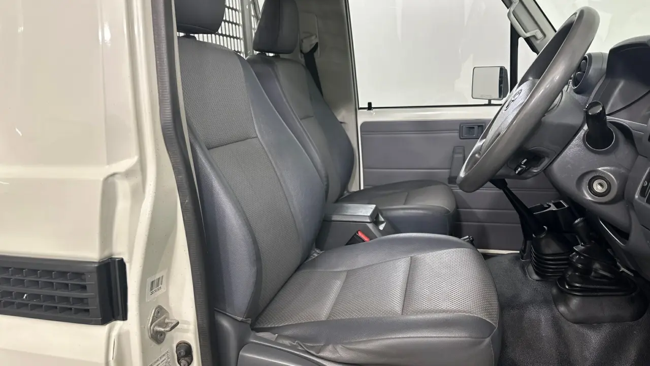 2018 Toyota Landcruiser Gallery Image 13