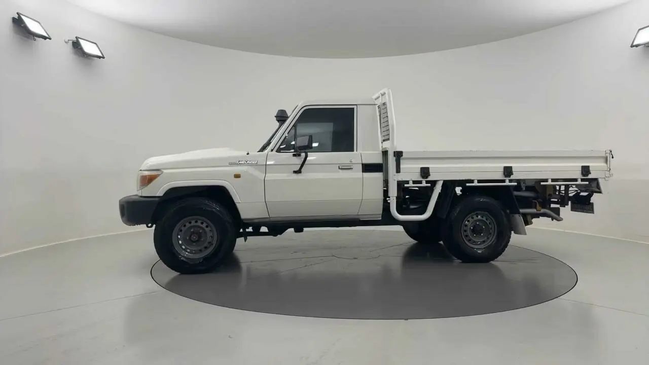 2018 Toyota Landcruiser Gallery Image 2