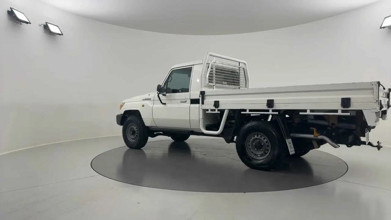 2018 Toyota Landcruiser Gallery Image 3
