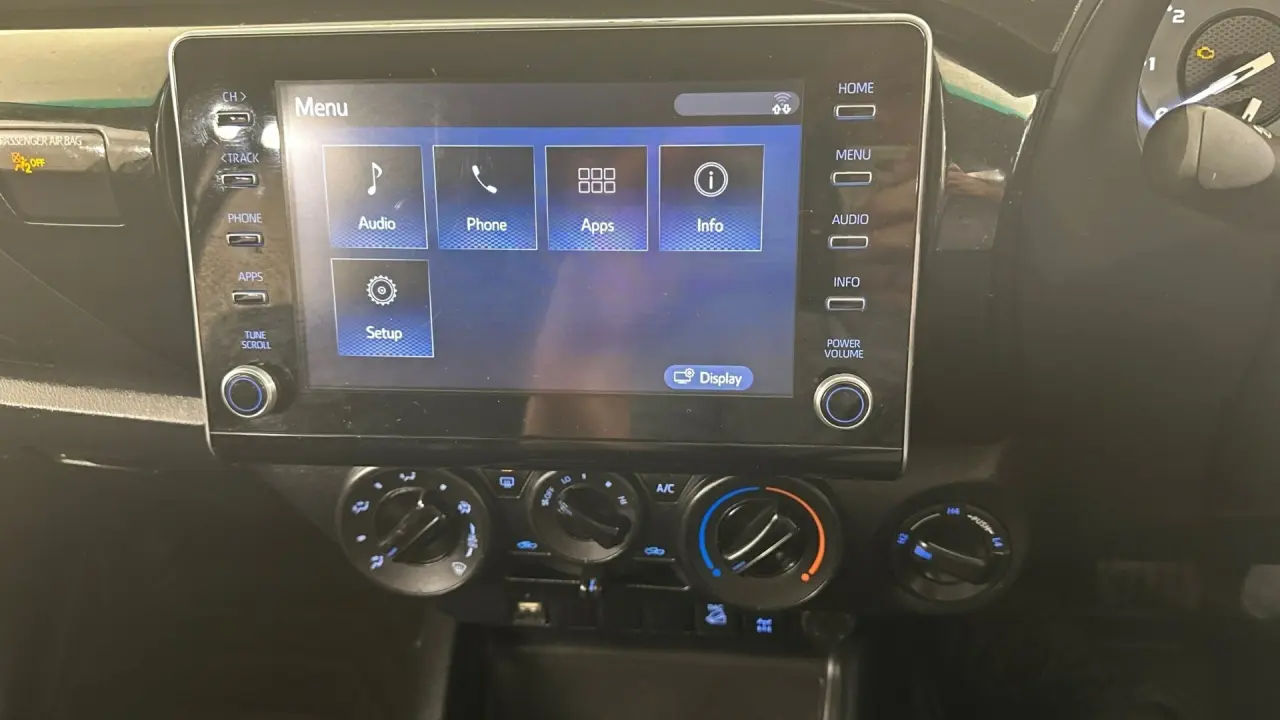 2020 Toyota Hilux Gallery Image 11