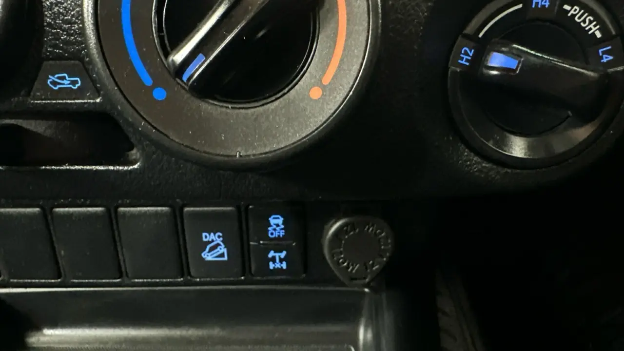 2020 Toyota Hilux Gallery Image 12