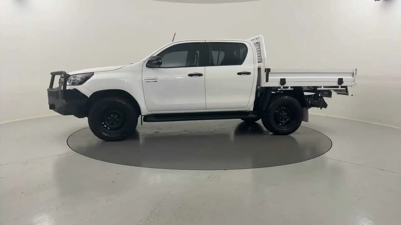 2020 Toyota Hilux Gallery Image 2