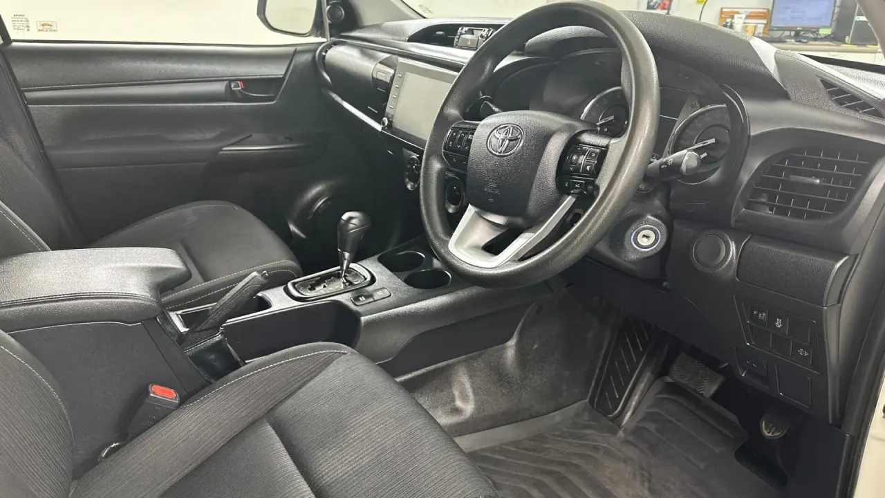 2021 Toyota Hilux Gallery Image 11
