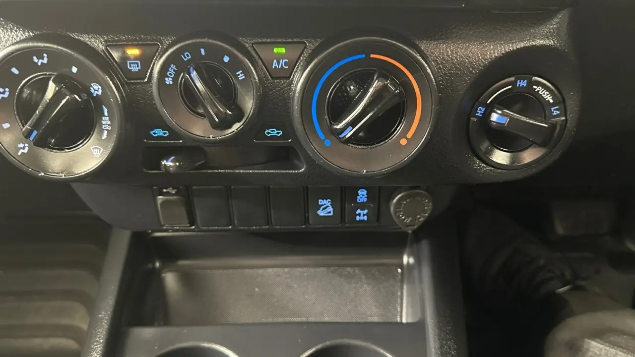 2021 Toyota Hilux Gallery Image 13
