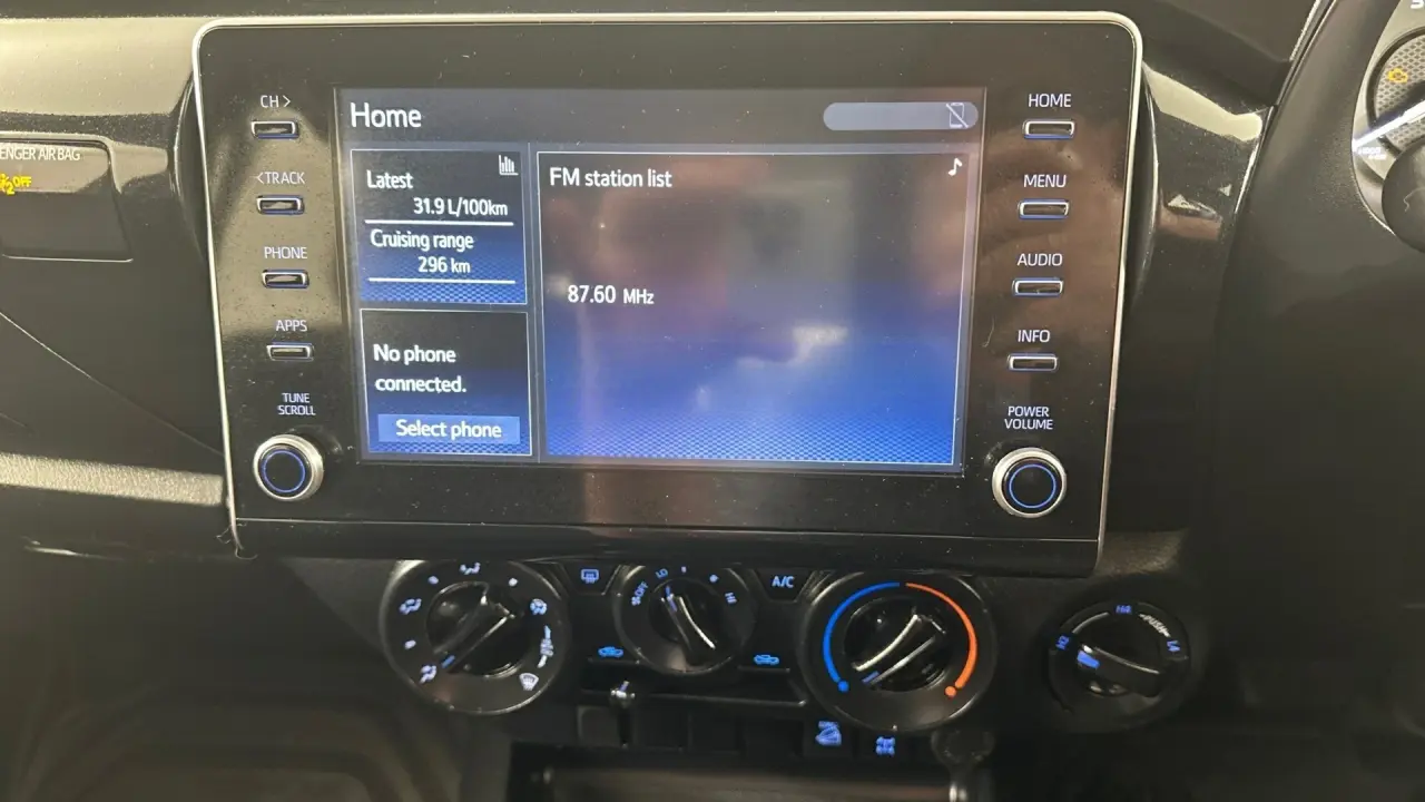 2021 Toyota Hilux Gallery Image 14