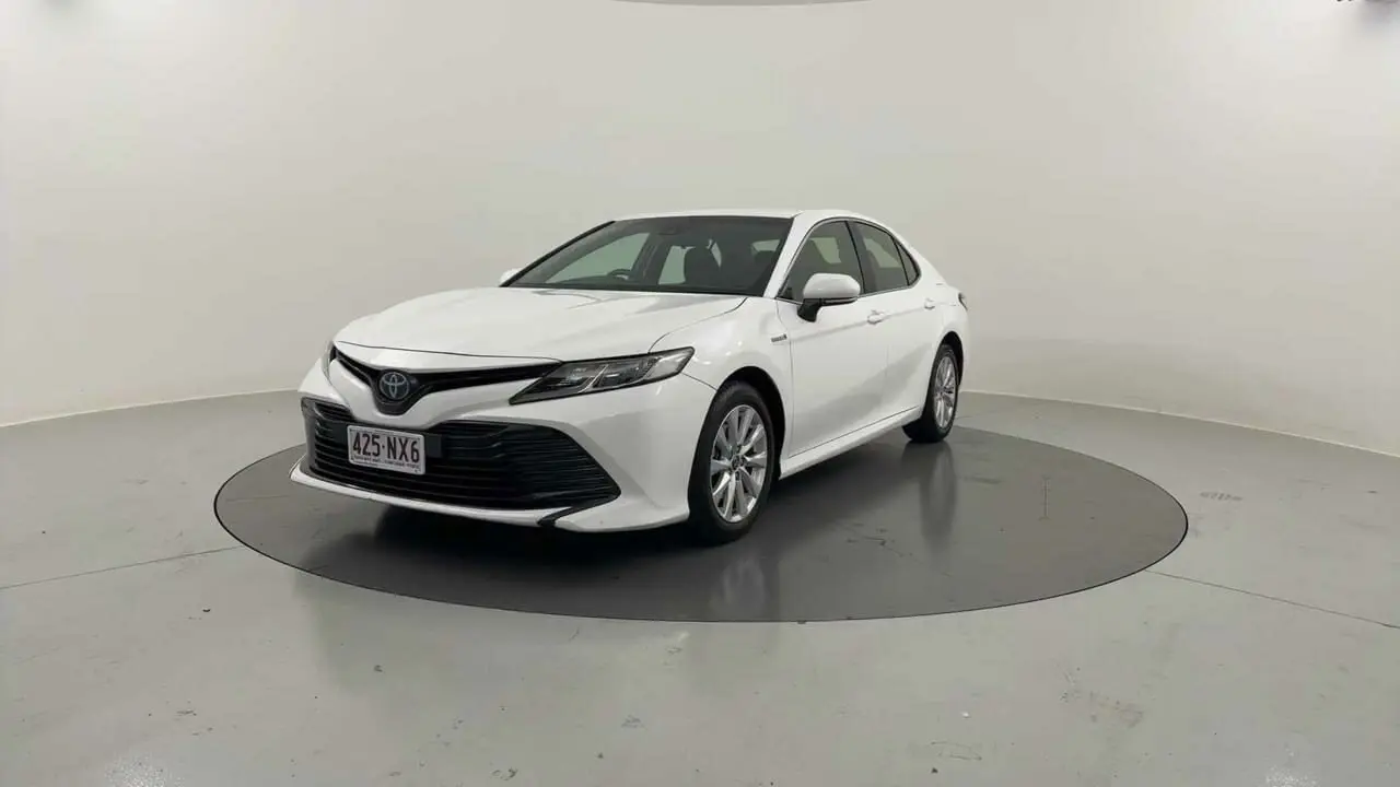 2019 Toyota Camry Gallery Image 1