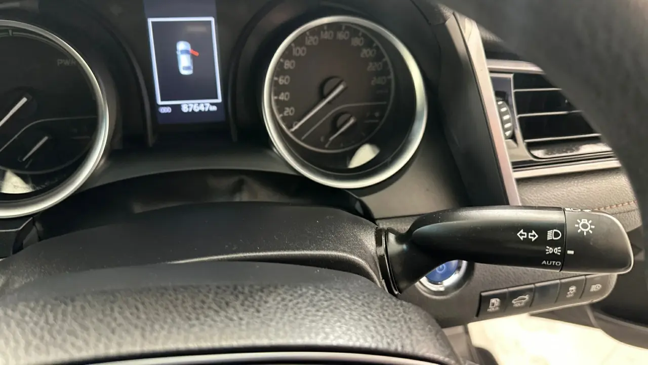 2019 Toyota Camry Gallery Image 10