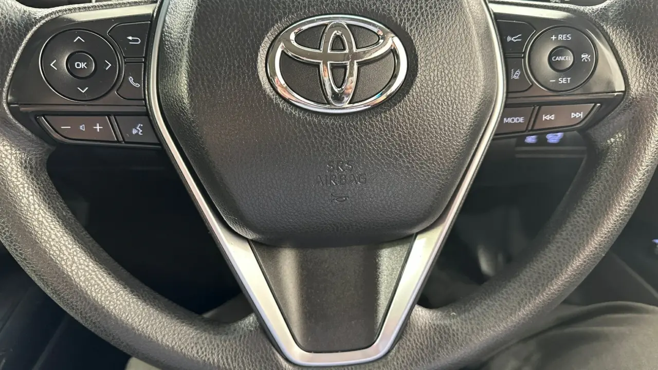 2019 Toyota Camry Gallery Image 11