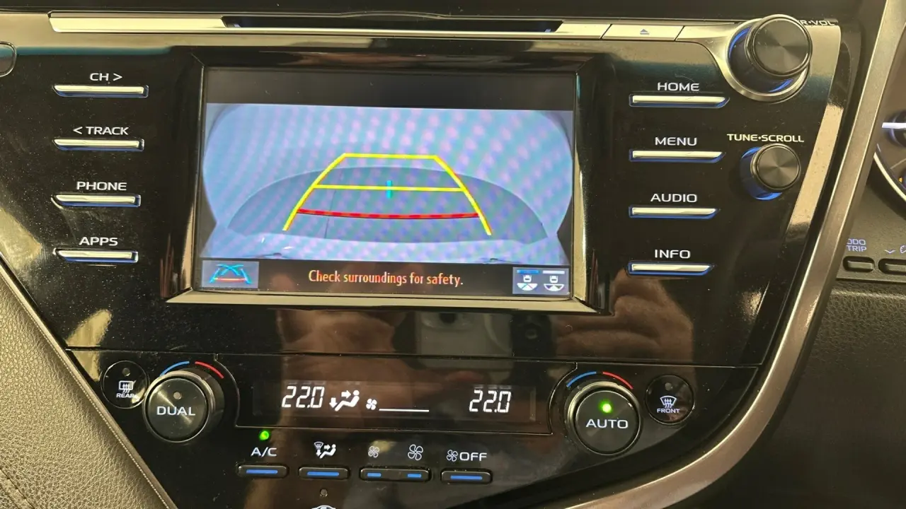 2019 Toyota Camry Gallery Image 12