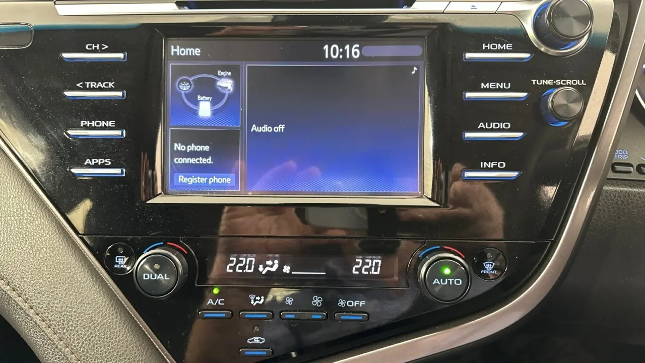 2019 Toyota Camry Gallery Image 13