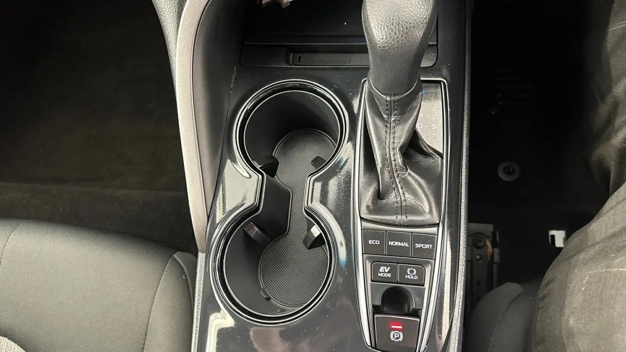 2019 Toyota Camry Gallery Image 14