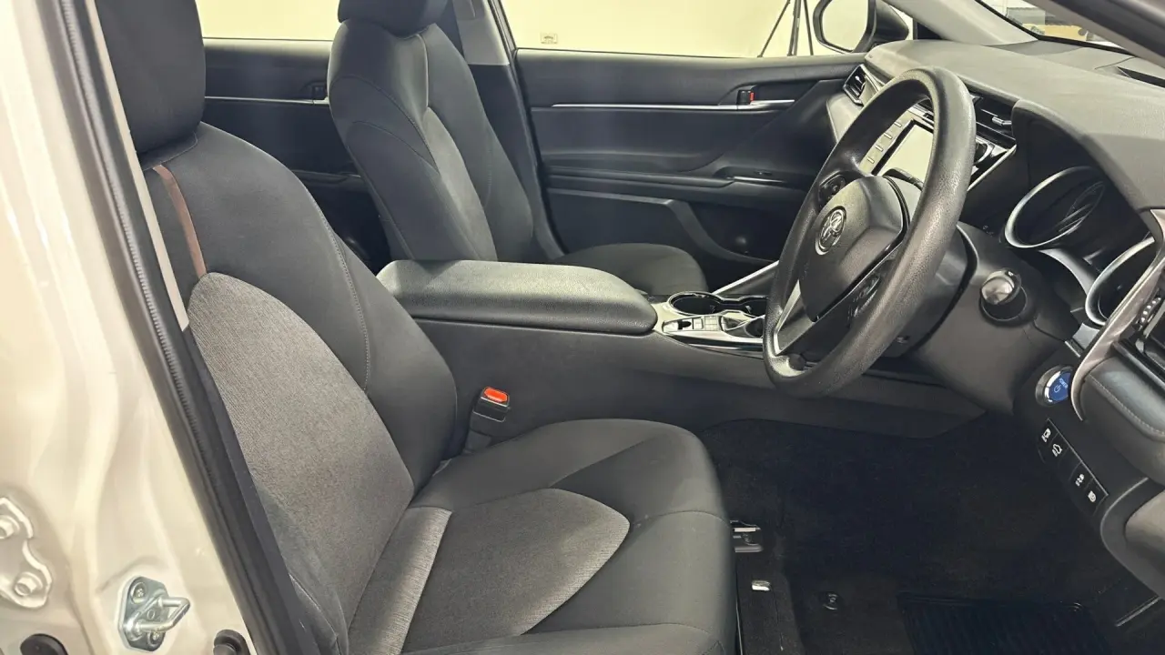2019 Toyota Camry Gallery Image 16