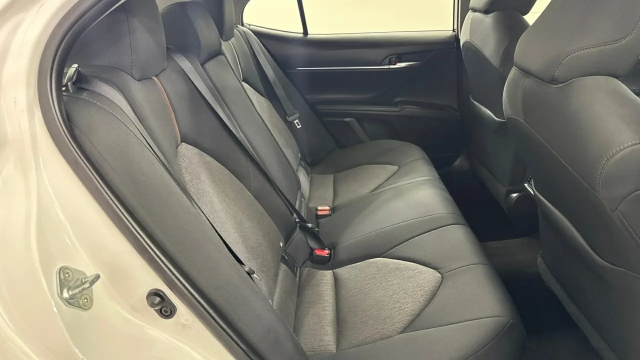 2019 Toyota Camry Gallery Image 17