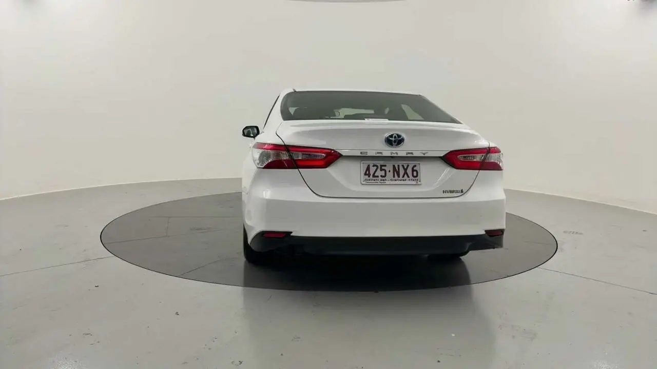 2019 Toyota Camry Gallery Image 4