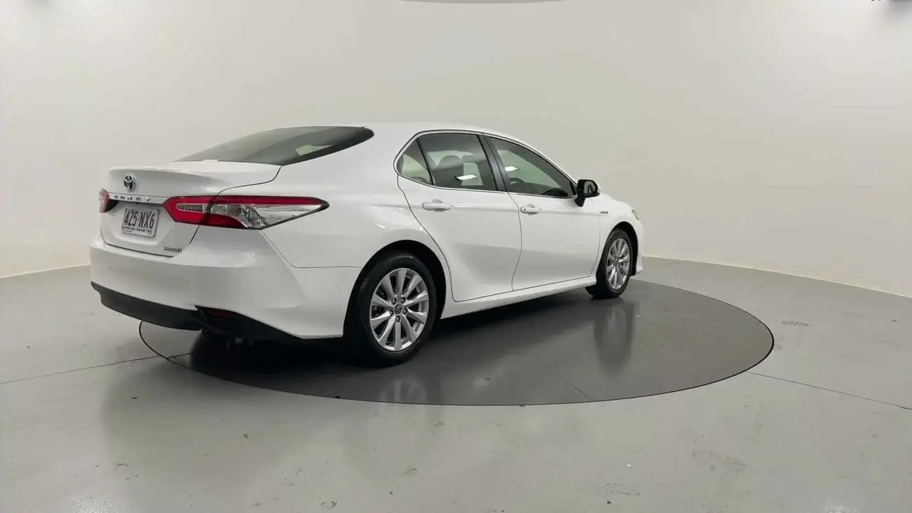 2019 Toyota Camry Gallery Image 5