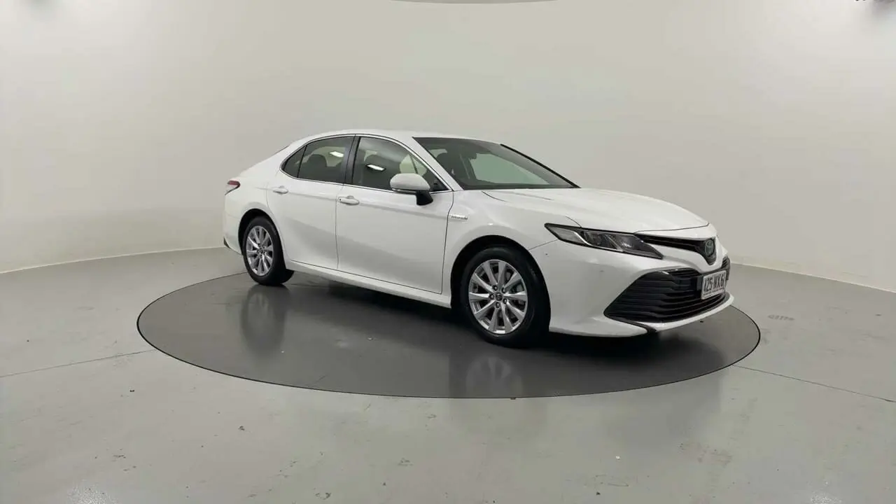 2019 Toyota Camry Gallery Image 7