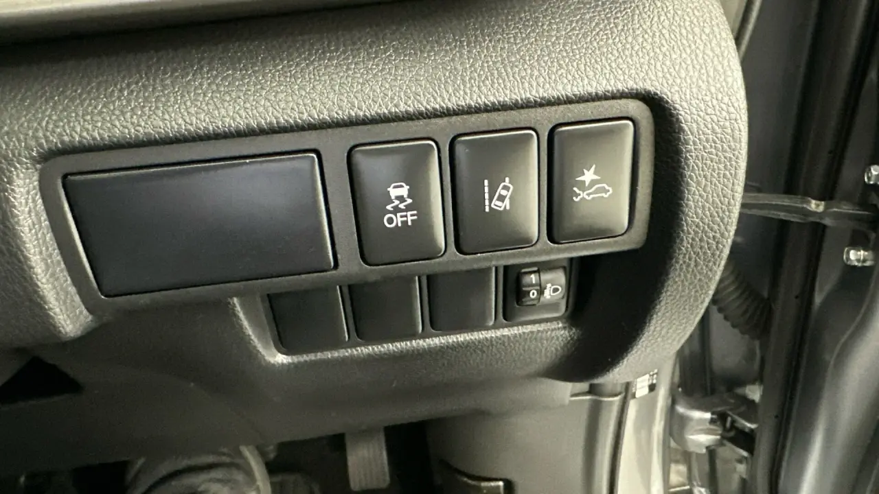 2020 Mitsubishi Eclipse Cross Gallery Image 18