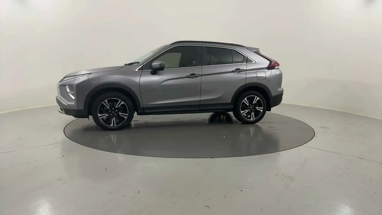 2020 Mitsubishi Eclipse Cross Gallery Image 2