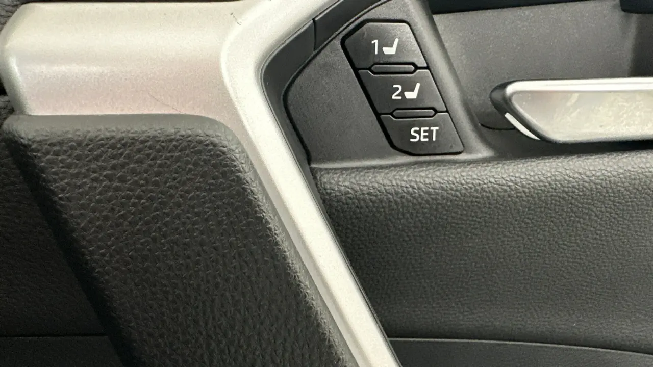 2023 Toyota RAV4 Gallery Image 17