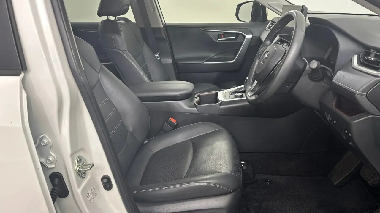 2023 Toyota RAV4 Gallery Image 18