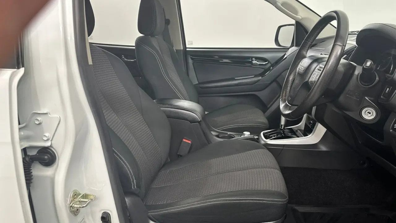 2020 Isuzu MU-X Gallery Image 13